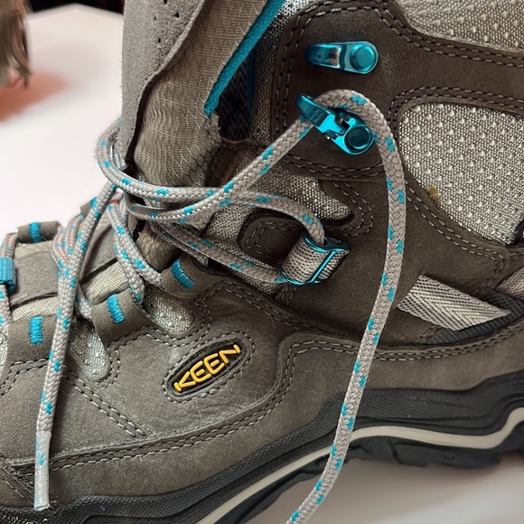 New gray and teal women’s keen hiking boots - Picture 7 of 10